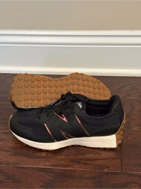 NEW New Balance 327 Black/Gum Lifestyle Women's Sneakers Size 4 * No Box-GS327KA